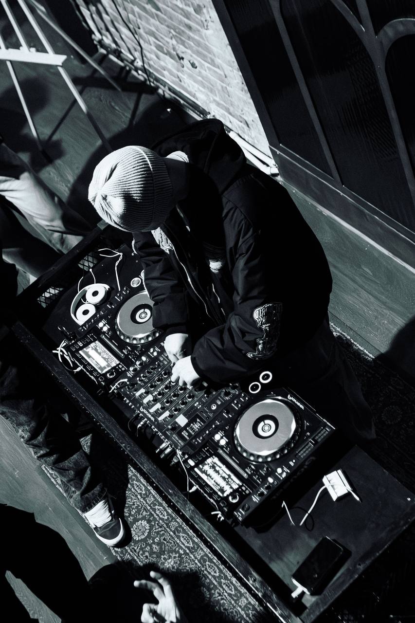 DJ RESIDENT